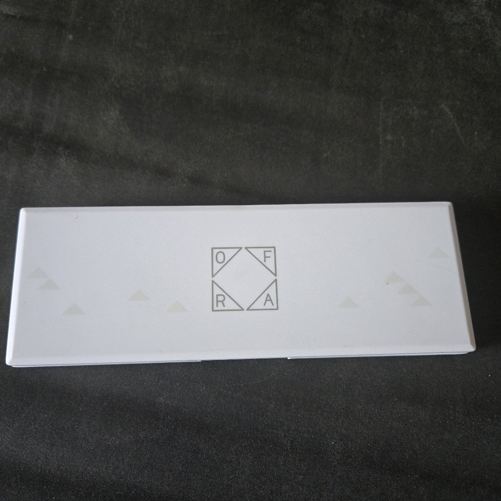 OFRA Signature Blush Palette - Picture 3 of 5